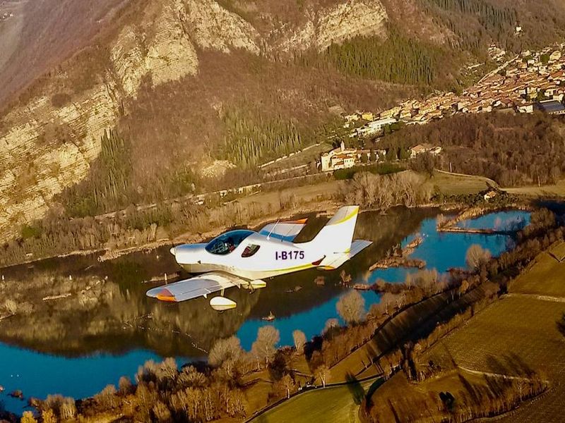 volo-di-ambientamento-sul-lago-di-iseo